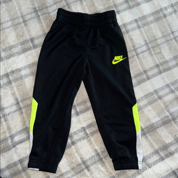 Nike Black and Lime Green Athletic Set - Picture 3 of 3